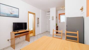 Apartment (A1) | Private kitchen | Mini-fridge, oven, stovetop, espresso maker
