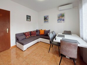 Apartment (A2) | Living room - Apartments Katica (Crikvenica)