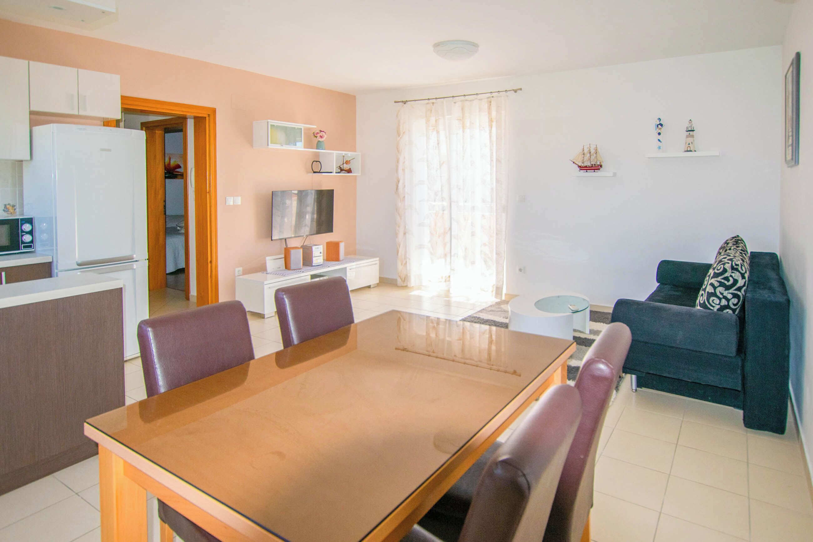Appartement (A1) | Cuisine privée | Réfrigérateur, micro-ondes, four, plaque de cuisson