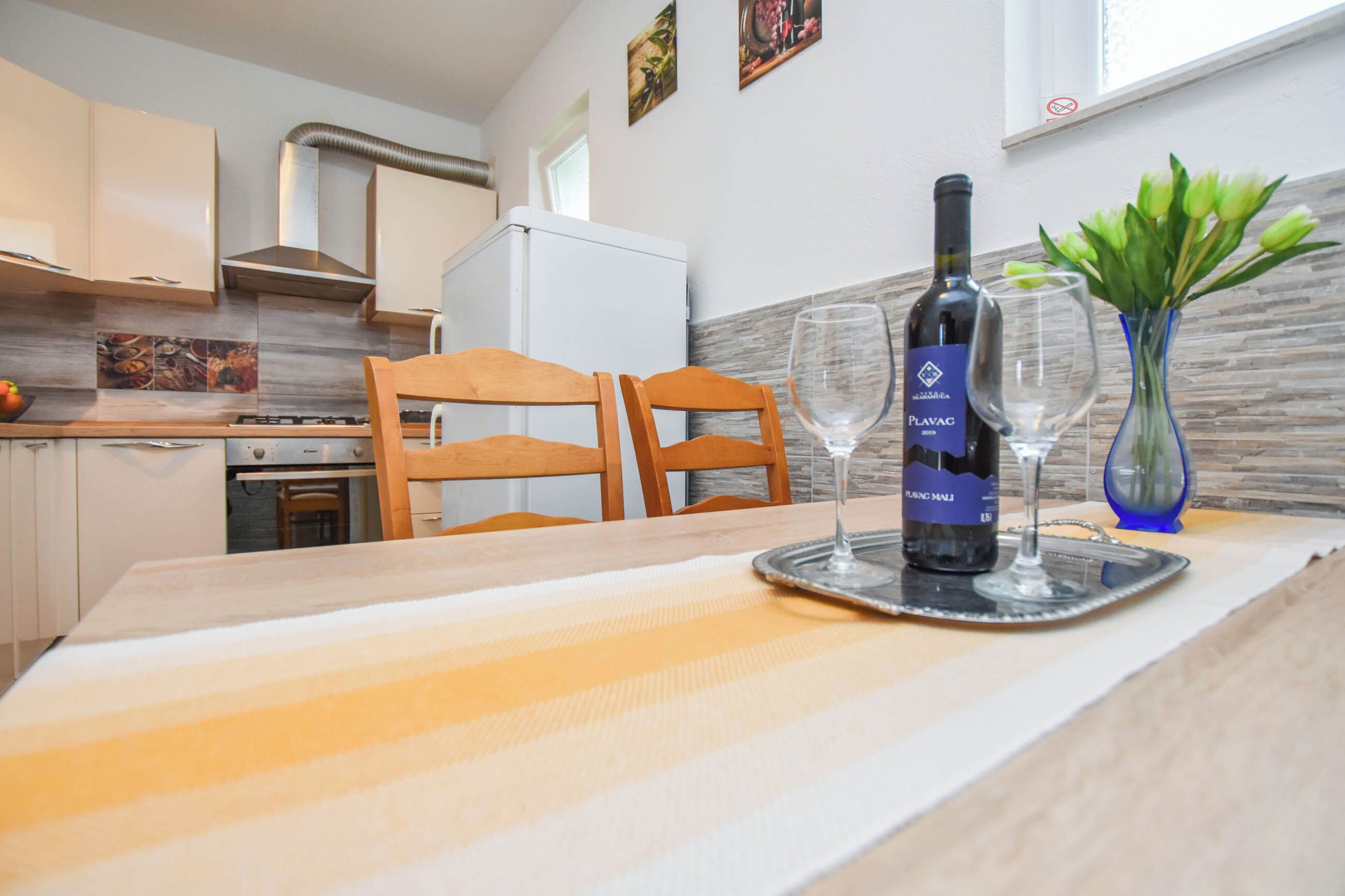 Apartment (A1) | Private kitchen | Fridge, microwave, oven, stovetop