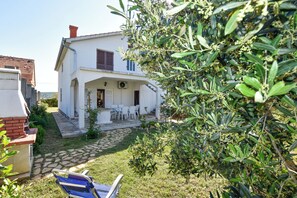 Courtyard - House Marko (Pasman)