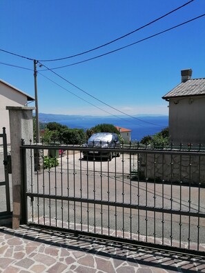 Free self-parking - Apartment Smile (Opatija)