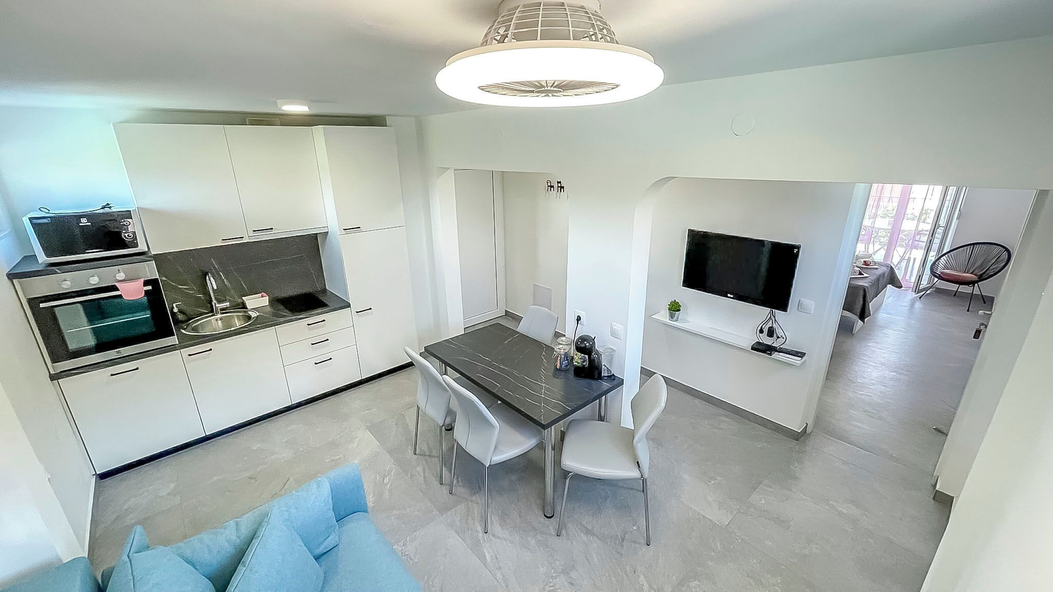 Căn hộ (A2) | Bếp riêng | Tủ lạnh, lò vi sóng, lò nướng, bếp nấu 