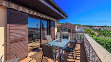 Apartment (A2) | Balkon