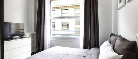 Strykejern/-brett, reiseseng for barn, wi-fi og sengetøy