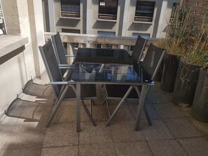 Outdoor dining - Habitat Parisien -1BR/1BA-AC -Terrace (Paris)