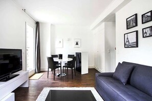TV, offices - Habitat Parisien -1BR/1BA-AC -Terrace (Paris)