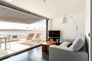 TV - Apartamento Tramontana 28B by Escape Home (Fornells)