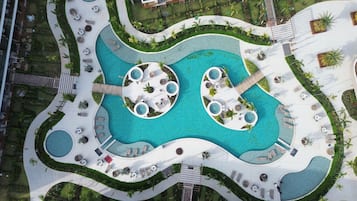 4 outdoor pools