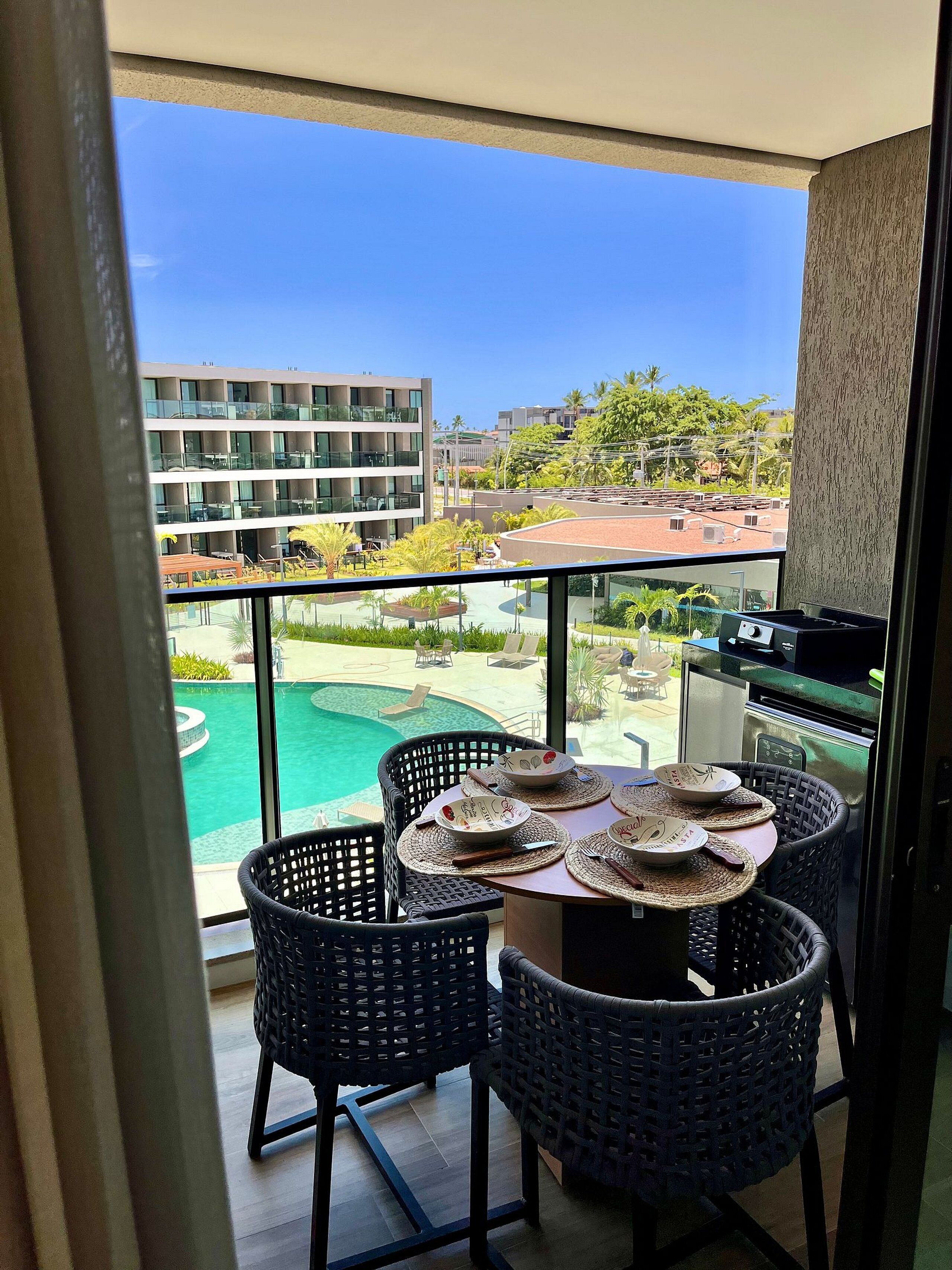 Basic Studio | Outdoor dining
