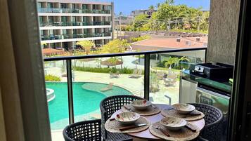 Basic Studio | Outdoor dining
