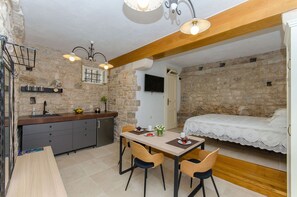 Studiolejlighed (A1) | Privat køkken | Køleskab, kogeplade, elkedel, brødrister