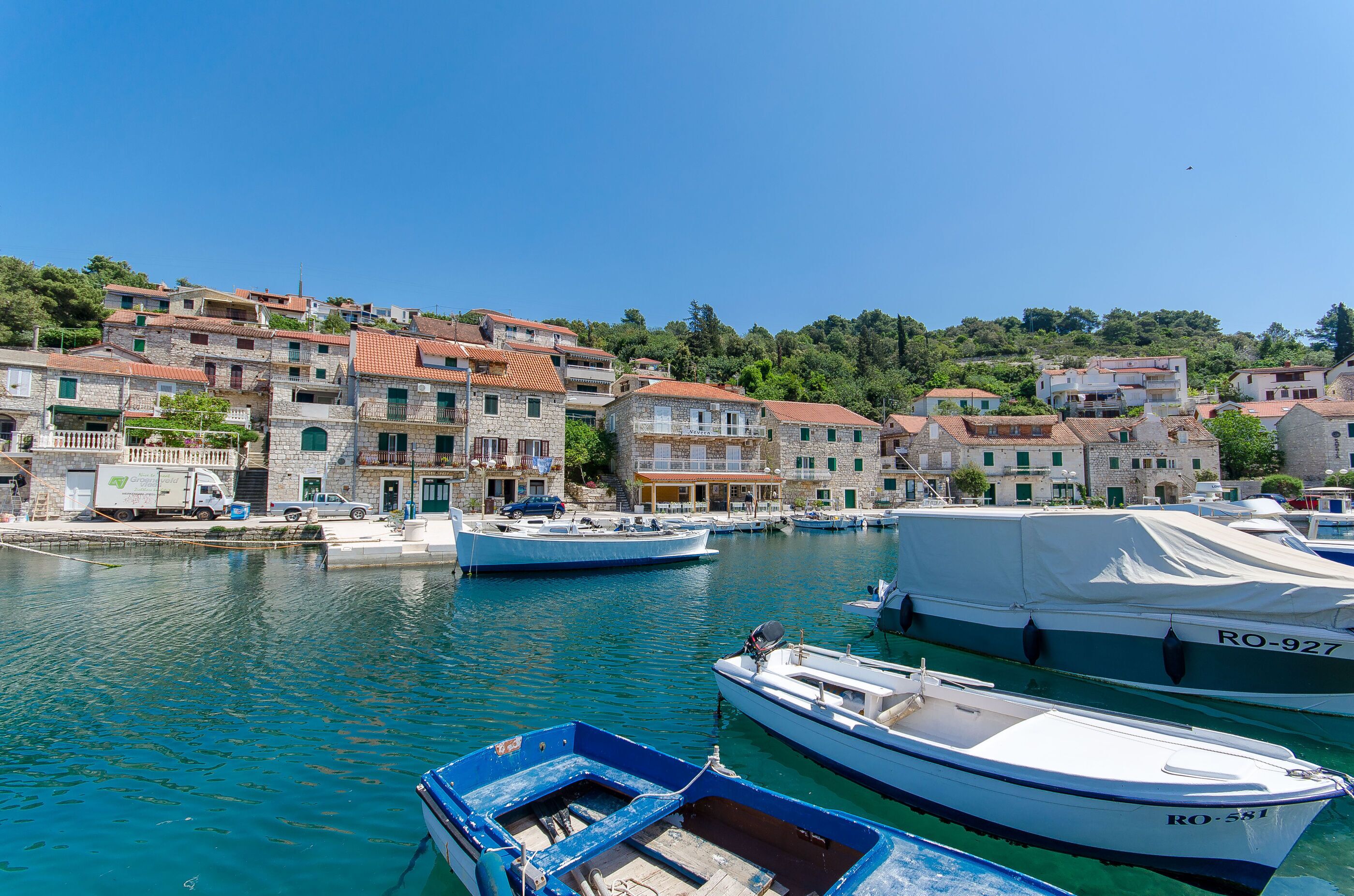 إطلالة على المدينة من المنشأة