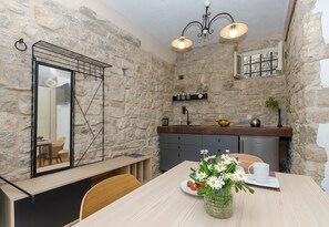 Studio (A1) | Interior - Apartment Pavlimir (Solta)