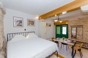 In-room safe, iron/ironing board, free WiFi - Apartment Pavlimir (Solta)