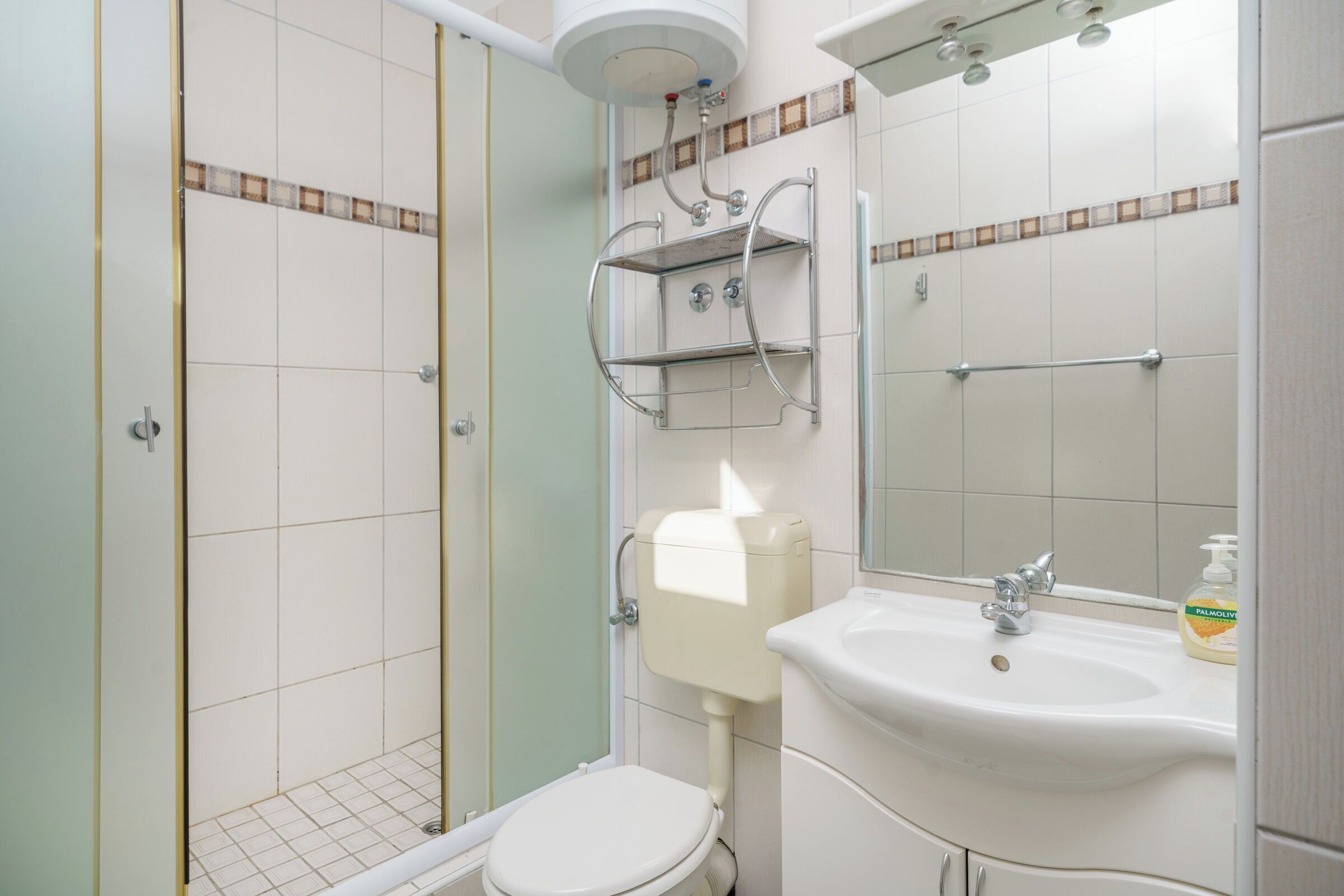 Appartement (A2) | Badkamer | Een douche