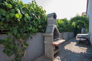 Outdoor dining - House Kala (Sibenik)