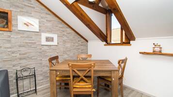 Apartment (A2) | Dining
