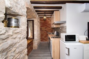 Apartment (A1) | Private kitchen | Fridge, microwave, oven, stovetop