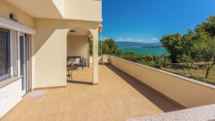 Apartments Star by the sea