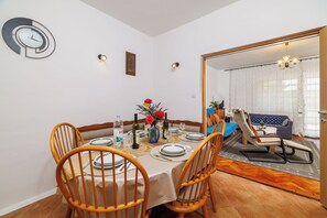 Căn hộ (A1) | Phòng khách