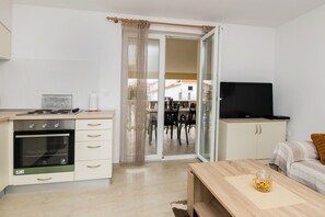 Apartment (A1) | Private kitchen - Apartment Tommy (Privlaka)