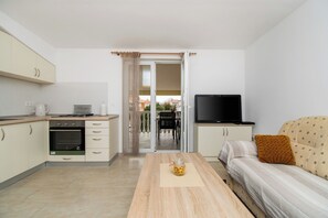Apartamento (A1) | Cozinha privada | Geladeira, micro-ondas, fogão, cooktop