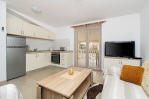 Apartment (A1) | Private kitchen - Apartment Tommy (Privlaka)