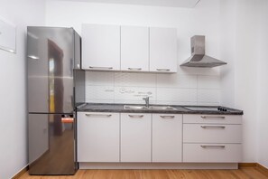 Apartment (A4) | Private kitchen | Fridge, stovetop, electric kettle, cookware/dishes/utensils