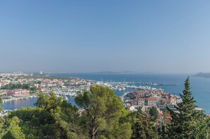 Vue sur la ville depuis l’hébergement