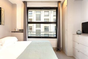 1 habitación, tabla de planchar con plancha, cuna de viaje y wifi 