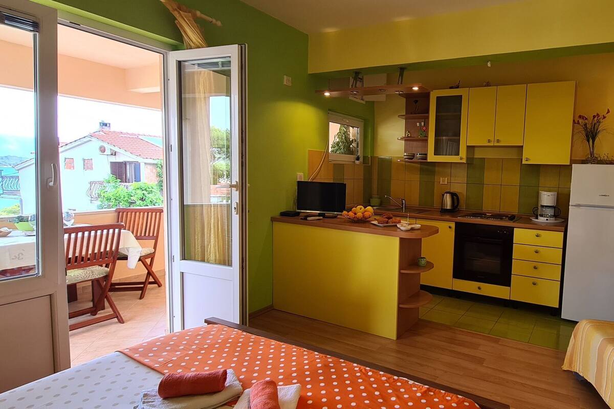 Studio (A3) | Bếp riêng | Tủ lạnh, lò nướng, bếp nấu, ấm điện