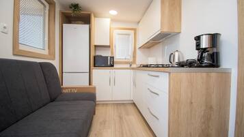 House | Private kitchen | Fridge, oven, stovetop, electric kettle