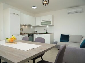 House | Private kitchen | Fridge, oven, stovetop, dishwasher - House Natalija (Primosten)