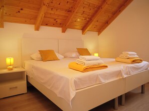 Casa | Tabla de planchar con plancha y wifi gratis 