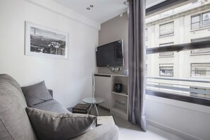 TV - Habitat Parisien -1BR/1BA-AC - Galeries Lafayette (Paris)
