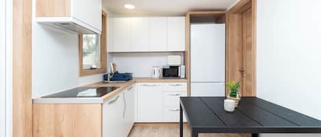 Ferienhaus | Eigene Küche | Kühlschrank, Mikrowelle, Ofen, Herdplatte