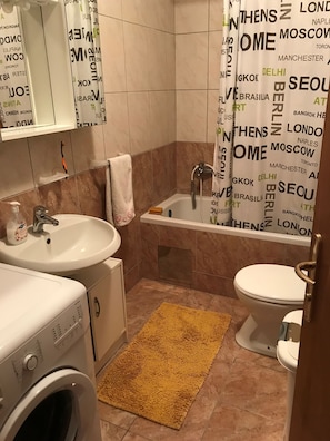 Apartment (A1) | Bathroom | Bathtub - Apartment Alice (Pakostane)