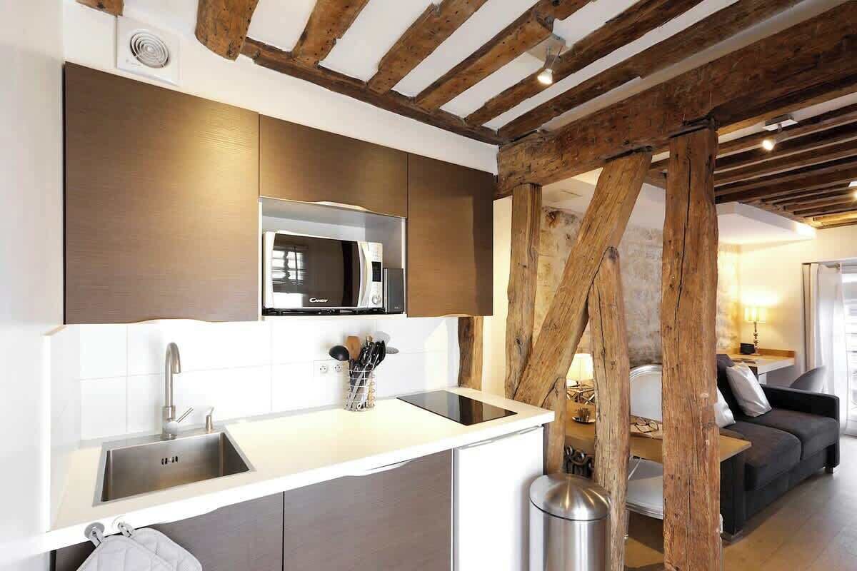 Refrigerador, microondas, cafetera y tetera y tostadora 