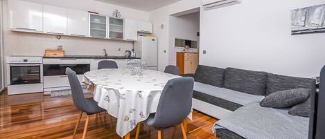 Apartment (A1) | Living room