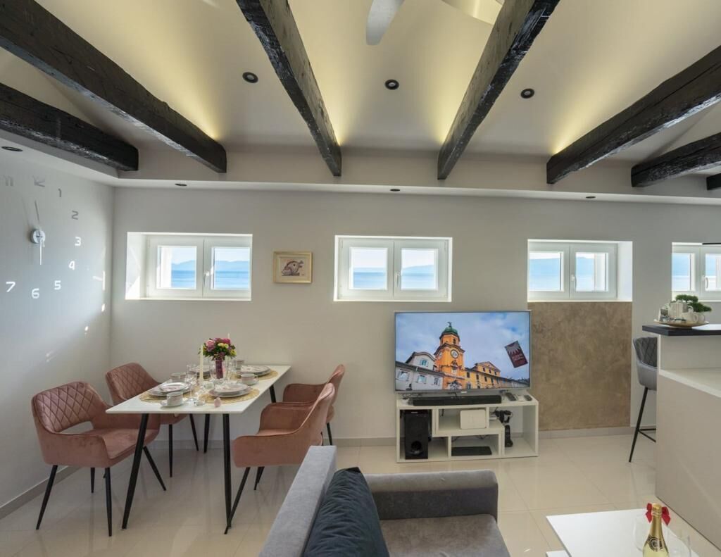 Studio (A1) | Dining