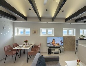 Studio (A1) | Dining - Apartment Royal Studio (Rijeka)
