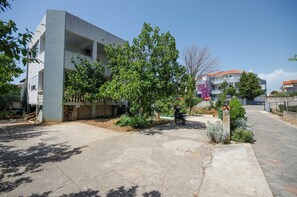 Free self parking - Apartment Lily (Vodice)