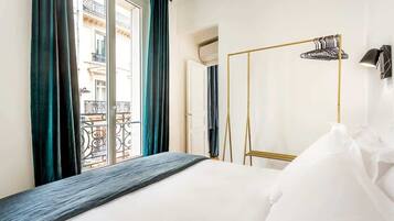 Fer et planche Ă repasser, lit parapluie, Wi-Fi, draps fournis