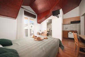 Studio (A6) | Free WiFi - Apartment and Rooms Mrkovic- Steps to Beach&center (Vodice)