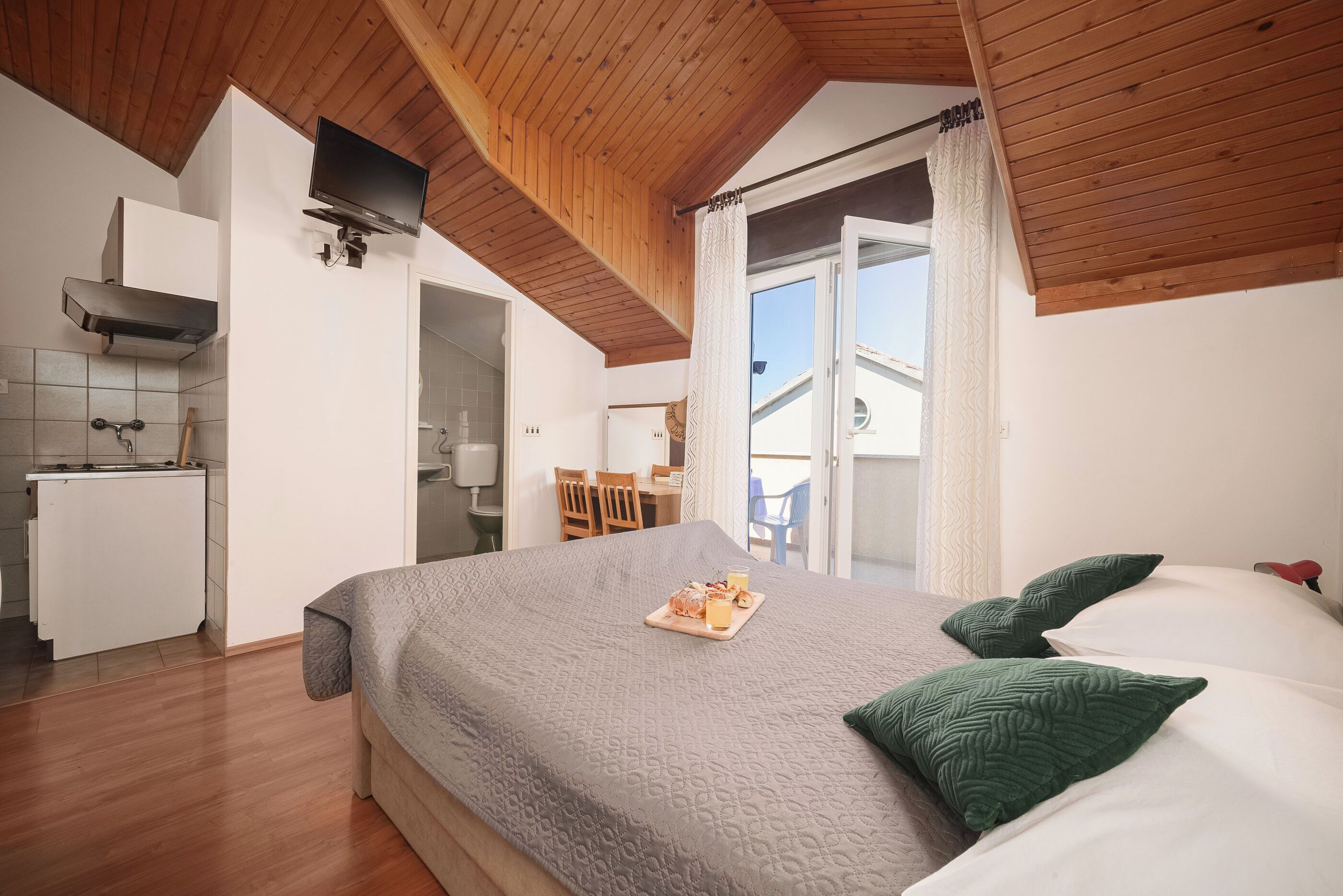 Studio (A7) | Free WiFi