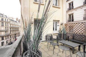 Outdoor dining - Habitat Parisien -1BR/1BA-AC - Terrace (Paris)