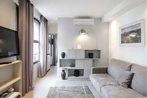 TV - Habitat Parisien -1BR/1BA-AC - Terrace (Paris)