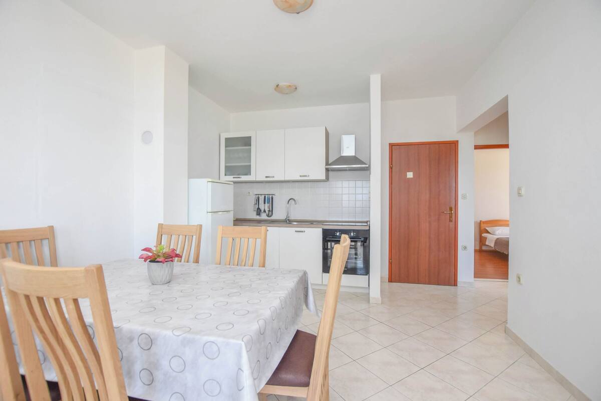 Apartment (A1) | Dining