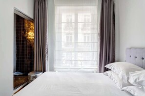 1 bedroom, iron/ironing board, travel cot, WiFi - Habitat Parisien -1BR/1BA Trocadero Eiffel Tower ! (Paris)